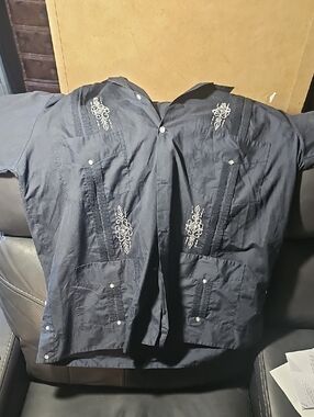Men's Casual Embroidered Short-Sleeve Button-Down Shirt - Black